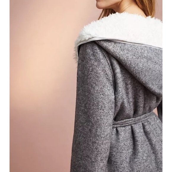 Robe - Picture 3 of 5